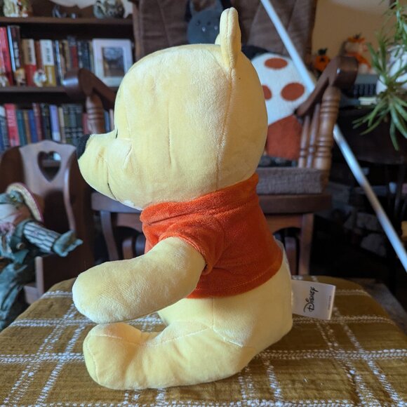 Winnie the Pooh Plush - Picture 2 of 6